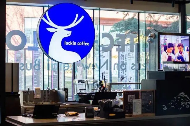 瑞幸咖啡加盟还是直营店